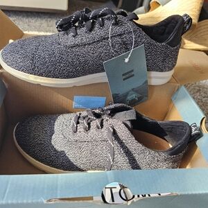 Women's Cabrillo Toms Black Terry cloth size 7